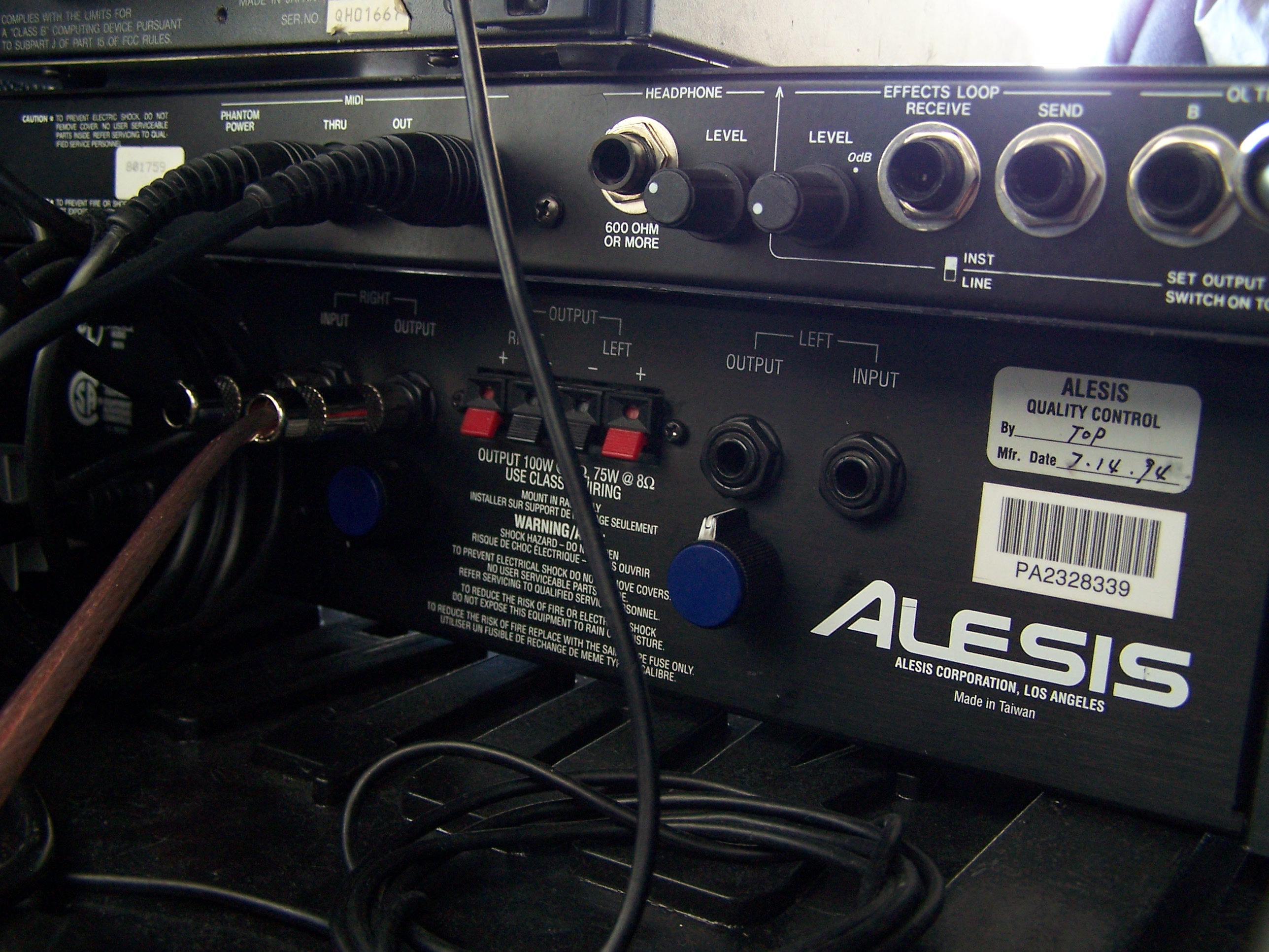 100 watts of clean volume Alesis Alesis RA 100 reference power amplifier fully working 